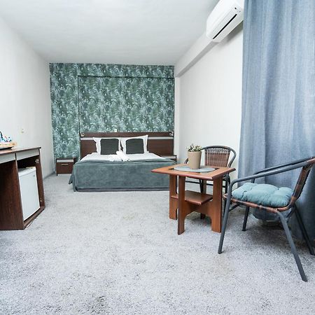 Family Hotel Central Шумен Екстер'єр фото