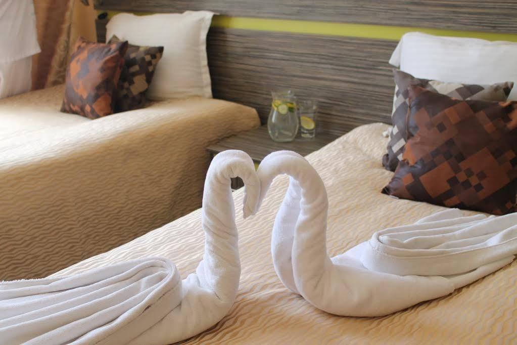 Family Hotel Central Шумен Екстер'єр фото