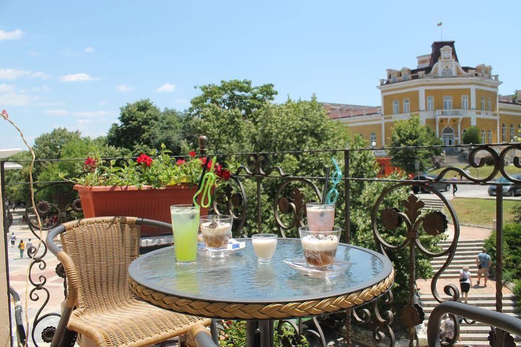 Family Hotel Central Шумен Екстер'єр фото
