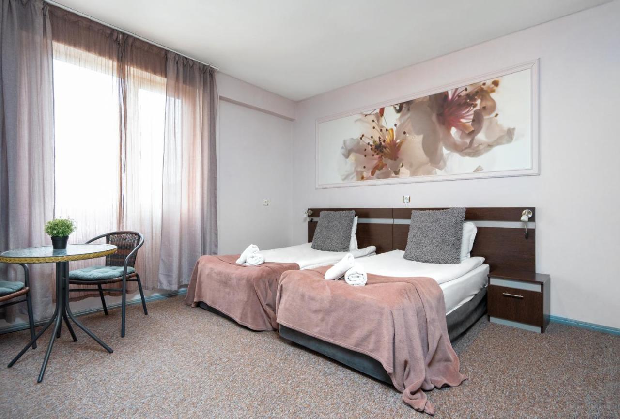 Family Hotel Central Шумен Екстер'єр фото