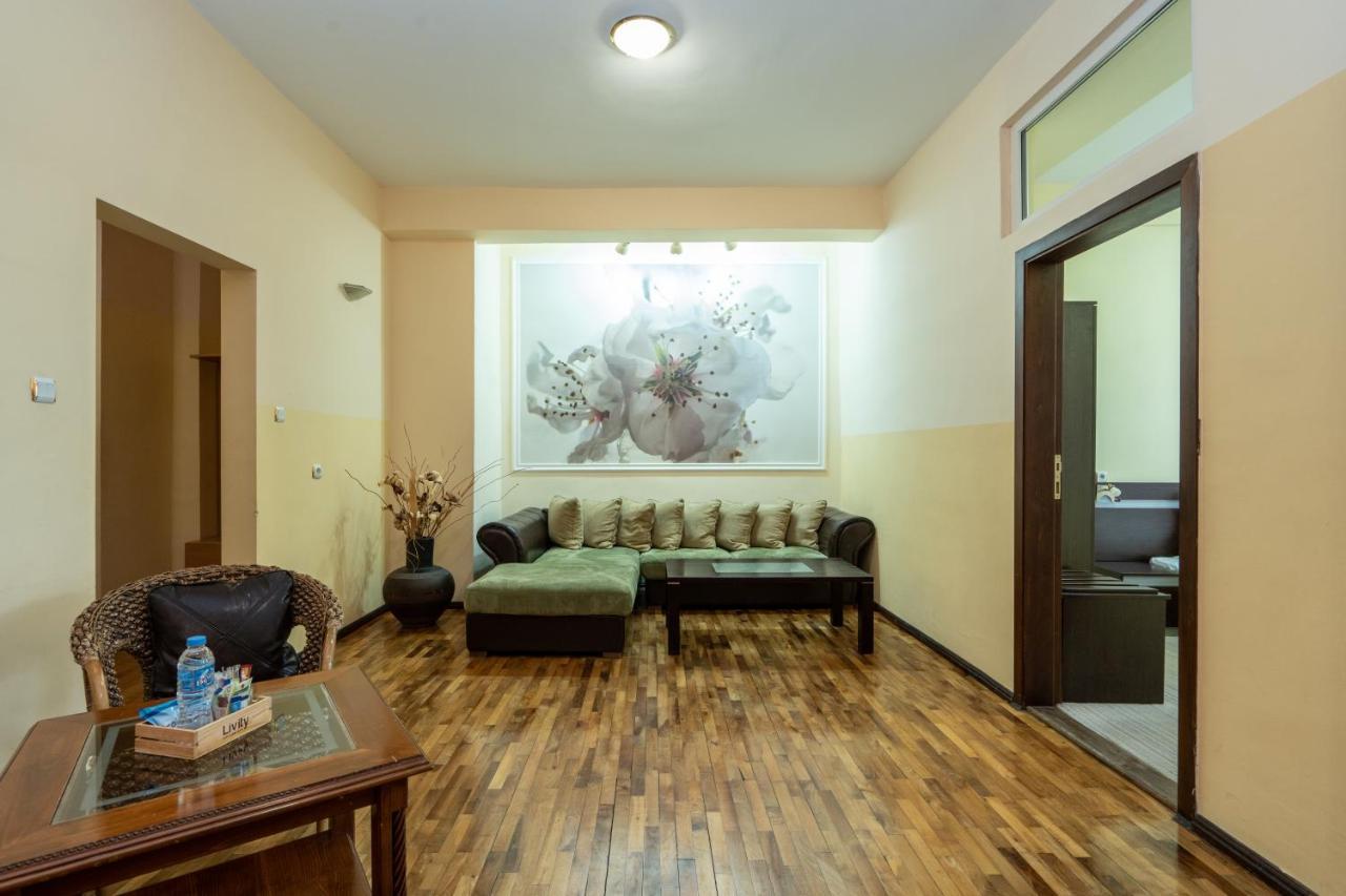 Family Hotel Central Шумен Екстер'єр фото