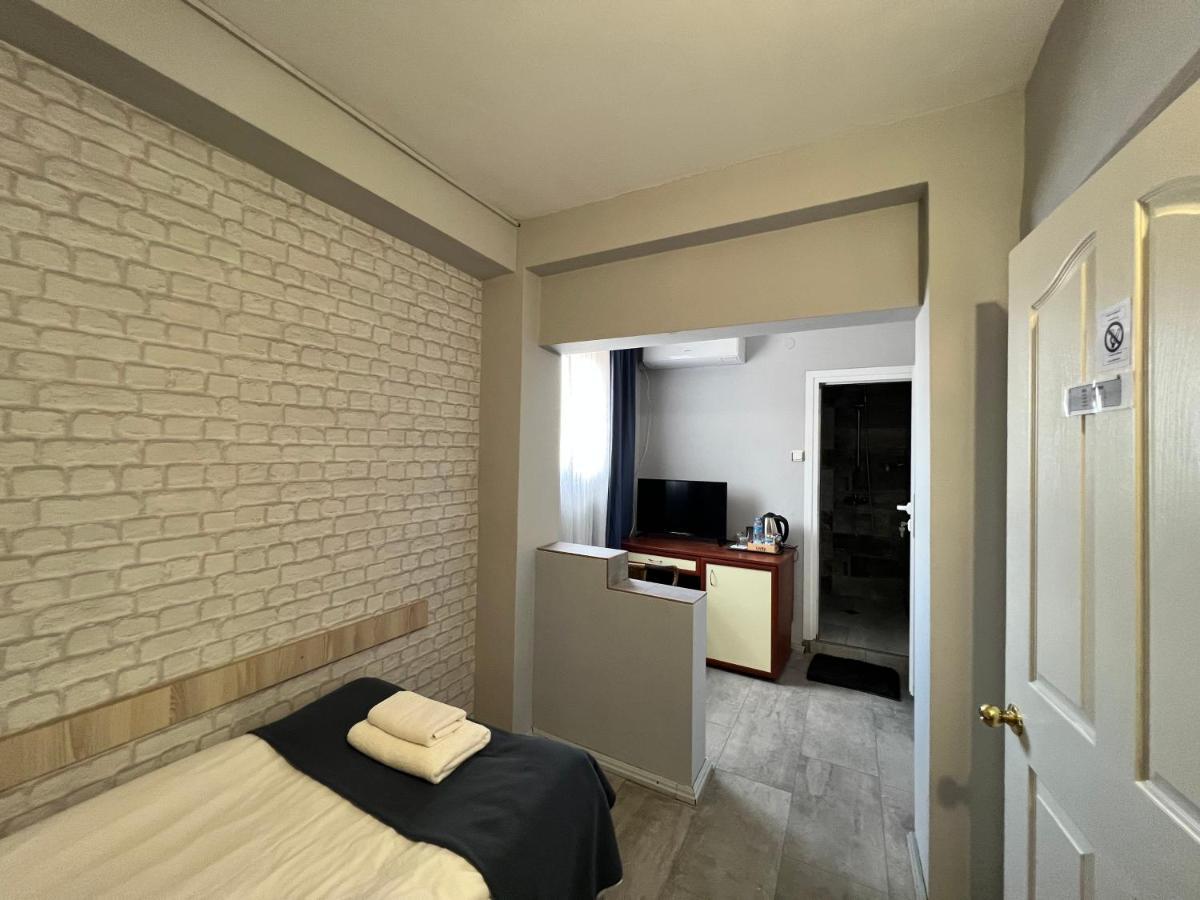 Family Hotel Central Шумен Екстер'єр фото