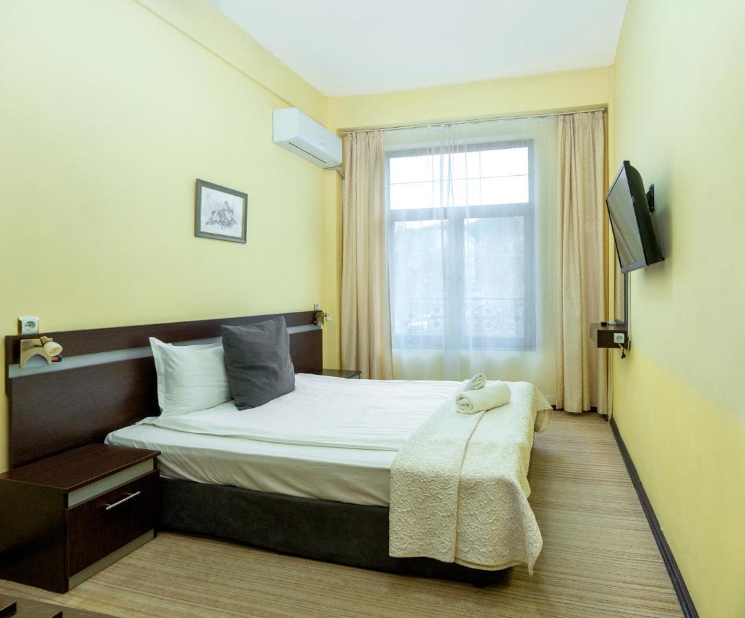 Family Hotel Central Шумен Екстер'єр фото