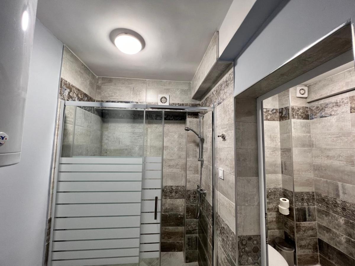 Family Hotel Central Шумен Екстер'єр фото