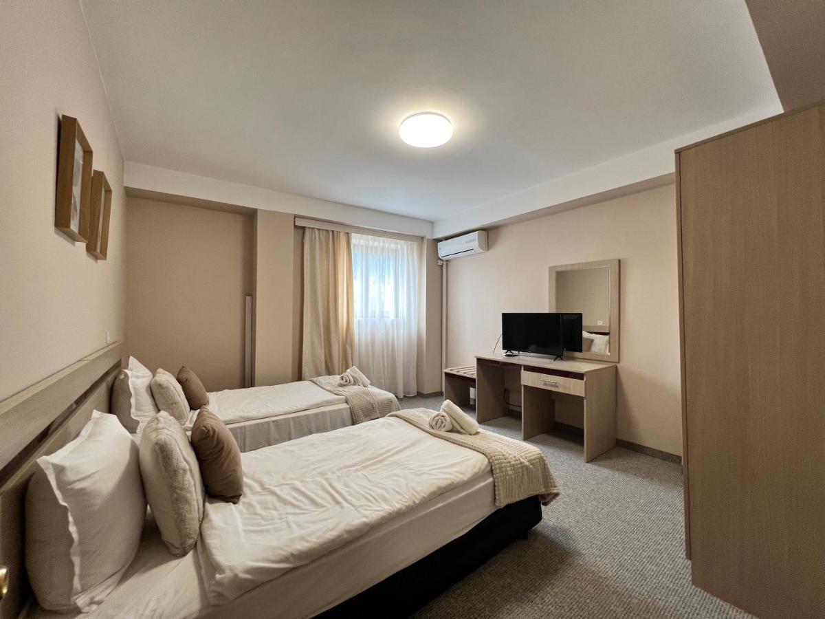 Family Hotel Central Шумен Екстер'єр фото