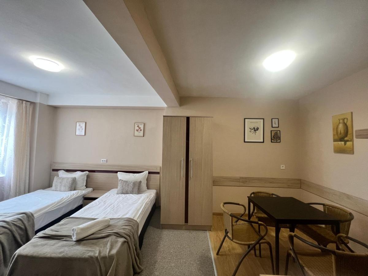 Family Hotel Central Шумен Екстер'єр фото
