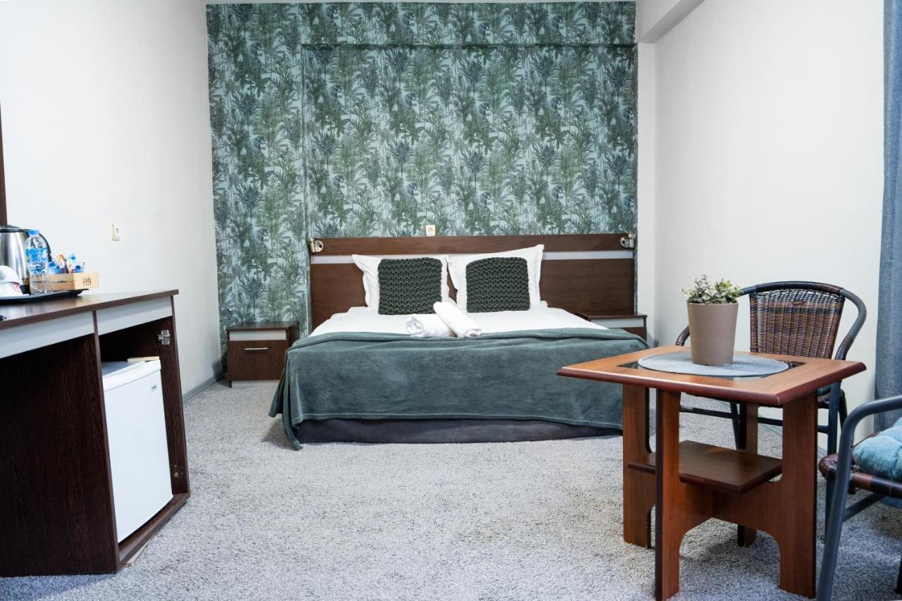 Family Hotel Central Шумен Екстер'єр фото