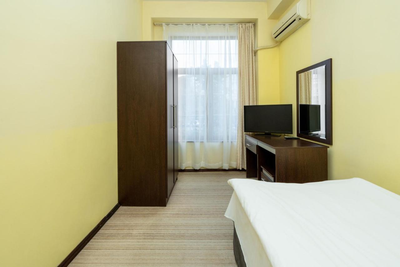 Family Hotel Central Шумен Екстер'єр фото
