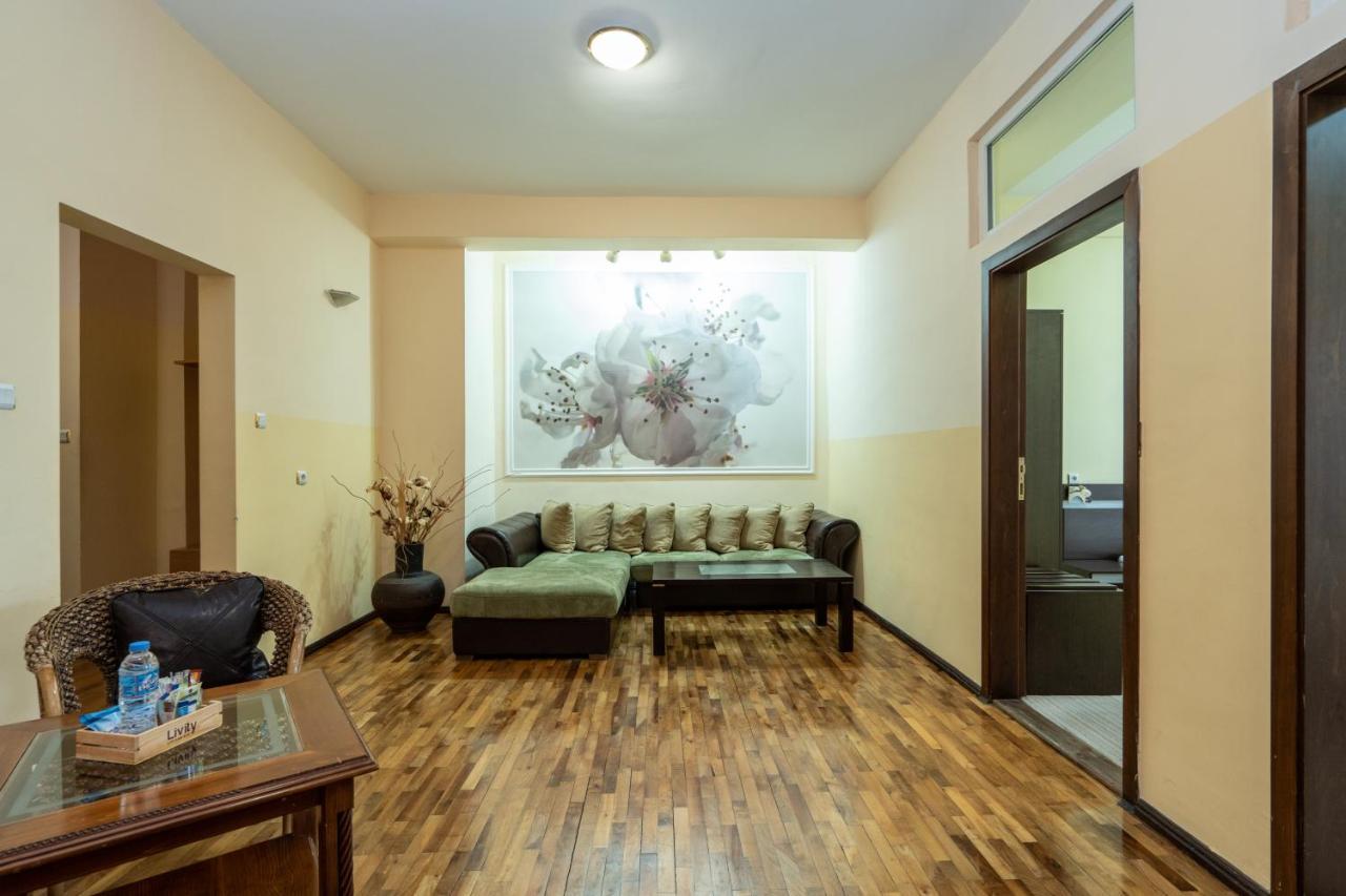 Family Hotel Central Шумен Екстер'єр фото