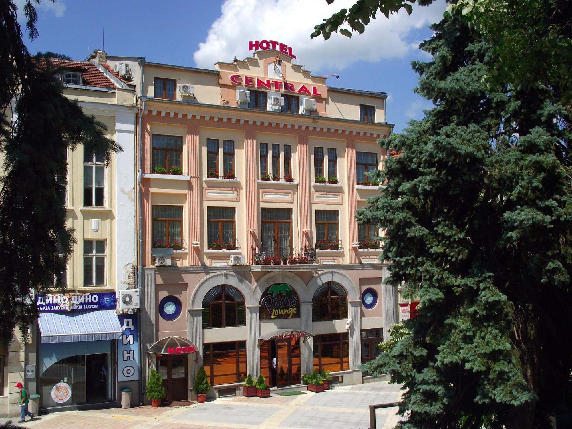 Family Hotel Central Шумен Екстер'єр фото