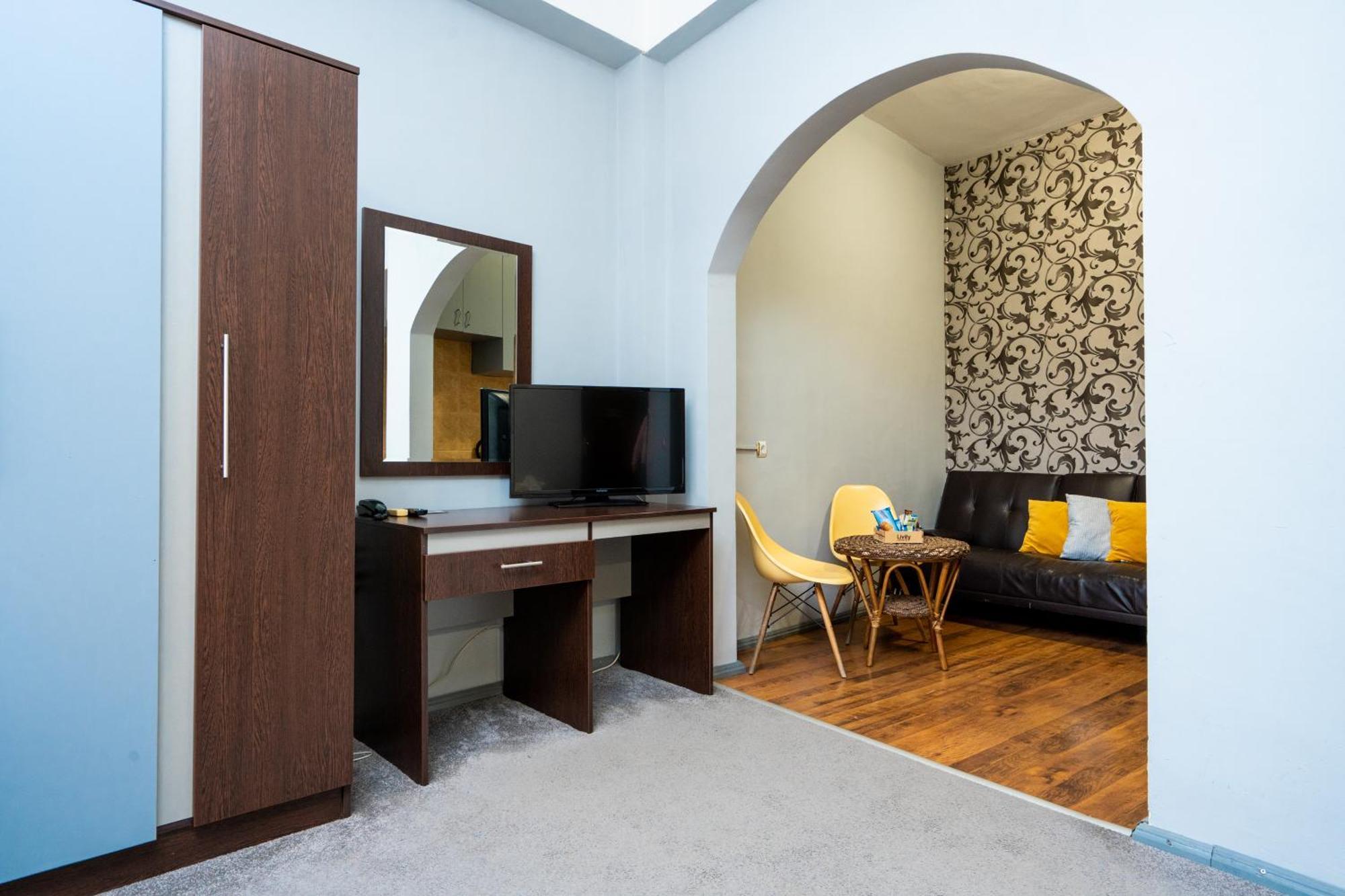 Family Hotel Central Шумен Екстер'єр фото