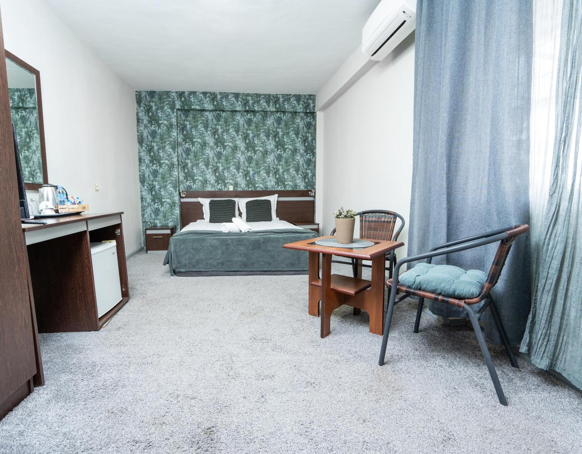 Family Hotel Central Шумен Екстер'єр фото