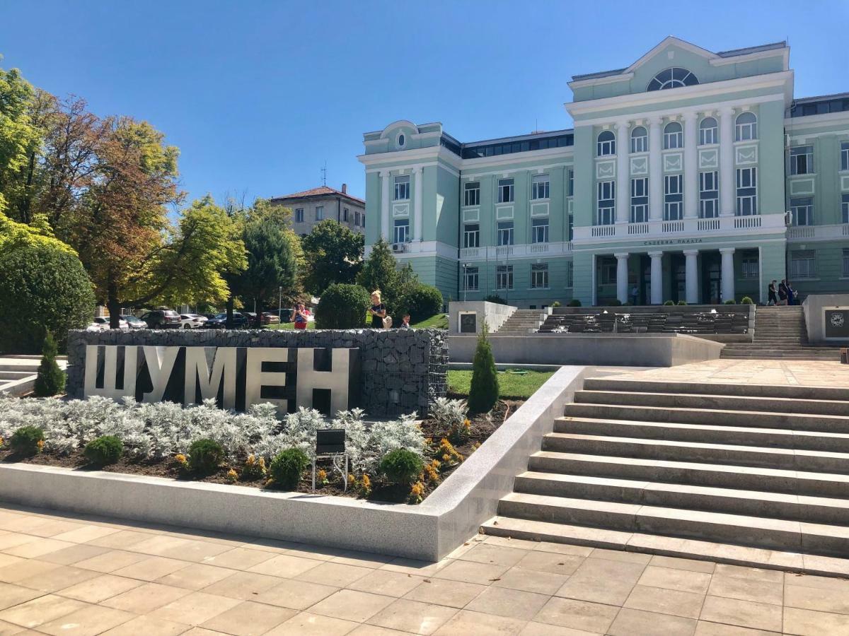 Family Hotel Central Шумен Екстер'єр фото