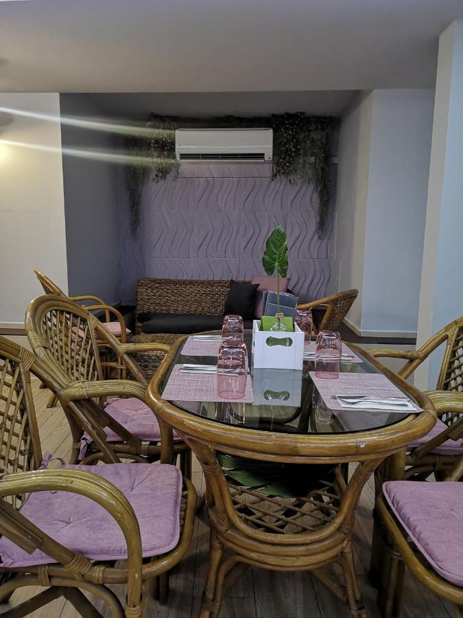 Family Hotel Central Шумен Екстер'єр фото