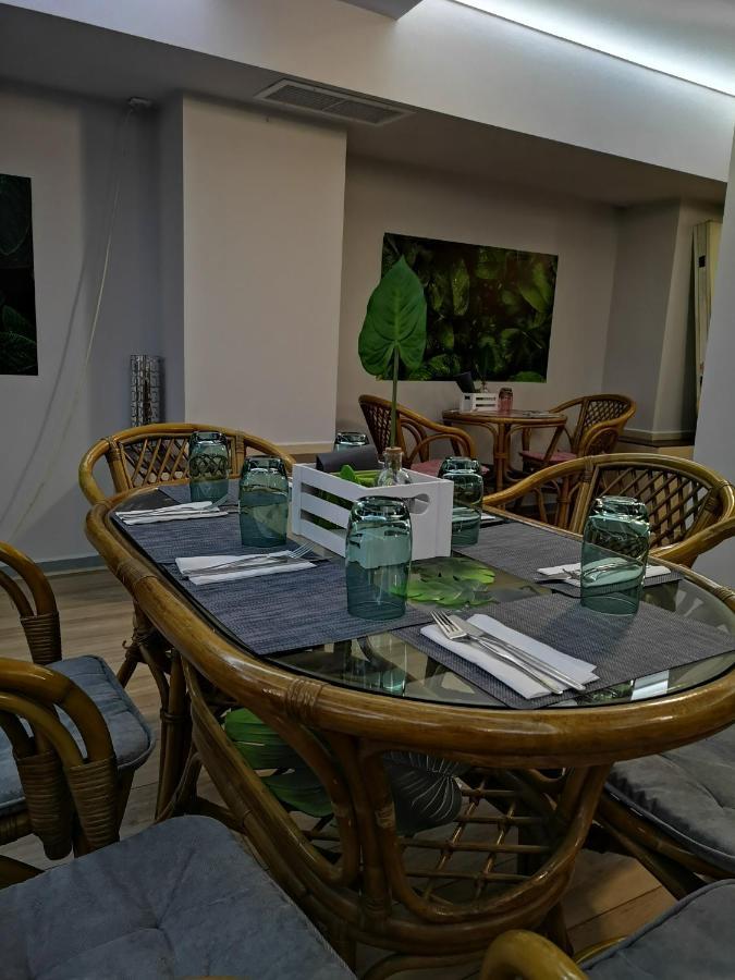 Family Hotel Central Шумен Екстер'єр фото